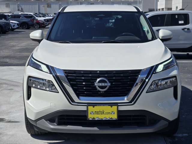 Used 2023 Nissan Rogue SV image 2