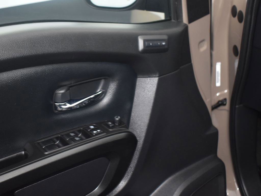 Used 2023 Nissan Titan PRO-4X w/ Pro-4x Convenience Package image 9
