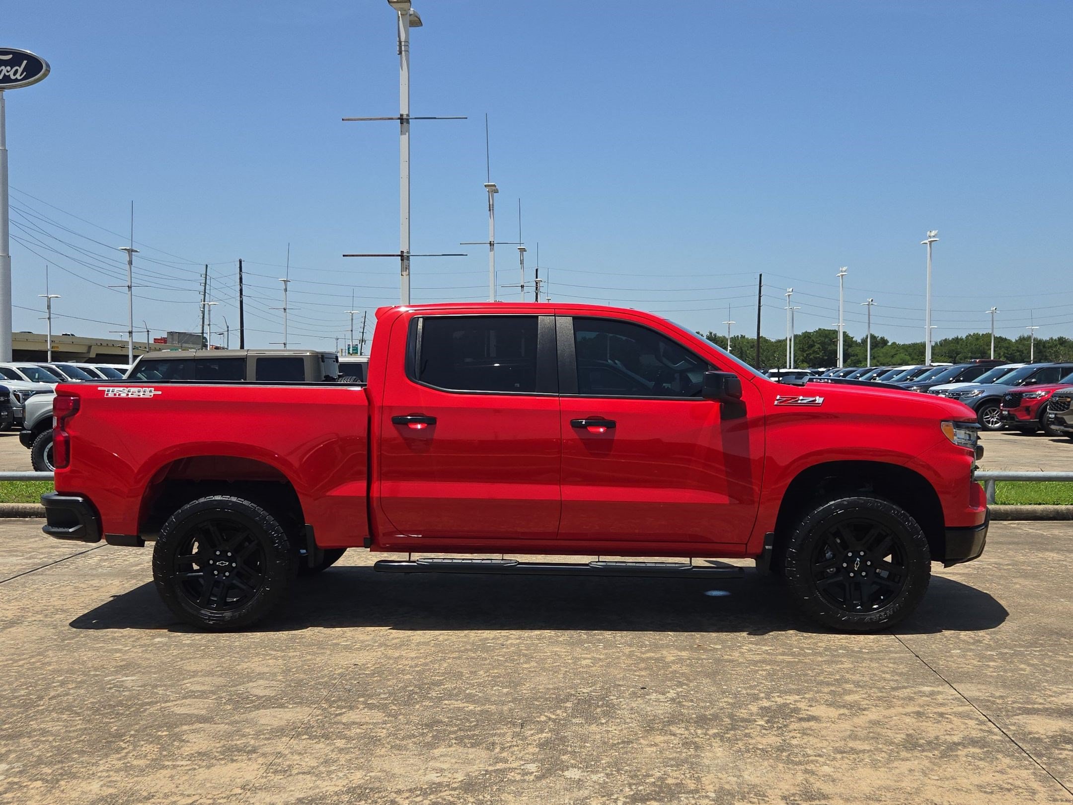 Used 2024 Chevrolet Silverado 1500 LT Trail Boss AWD/4WD image 2