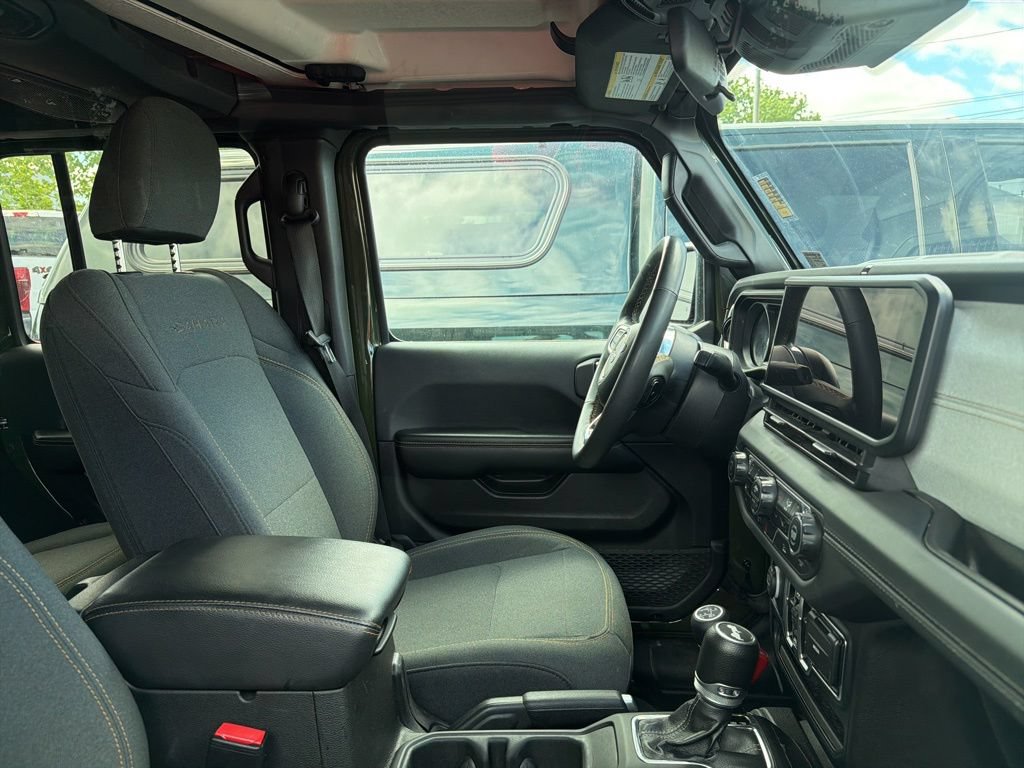 Used 2024 Jeep Wrangler Unlimited Sahara AWD/4WD image 16