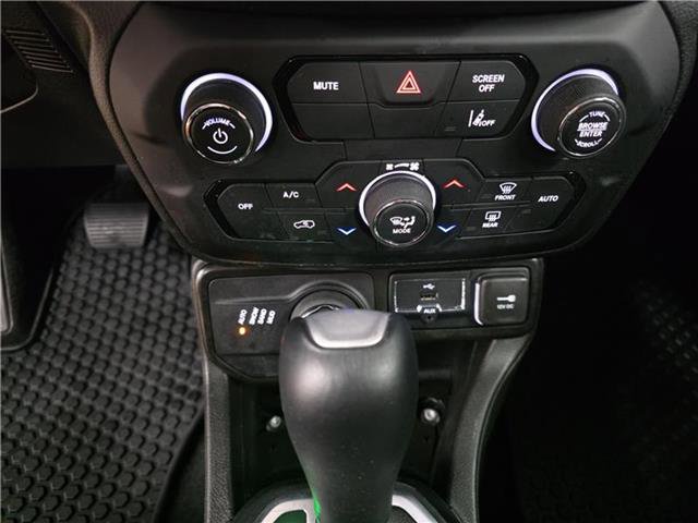 Used 2023 Jeep Renegade Latitude AWD/4WD image 11