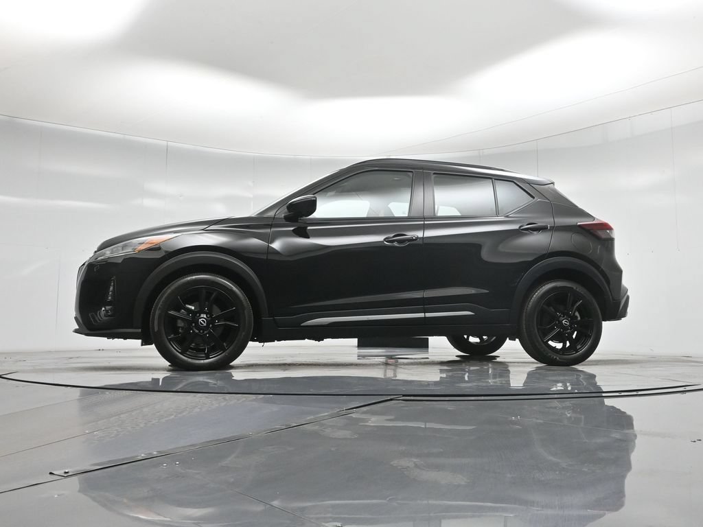 Used 2023 Nissan Kicks SR w/ SR Premium Package FWD image 8