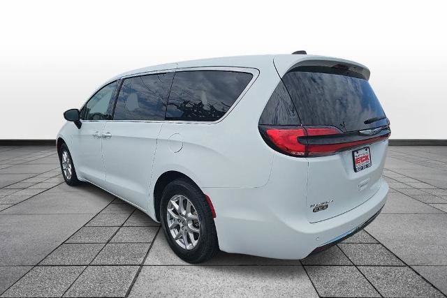 Used 2024 Chrysler Pacifica Touring-L FWD image 7