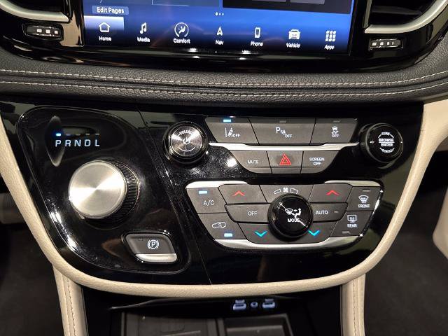 Used 2023 Chrysler Pacifica Limited FWD image 28