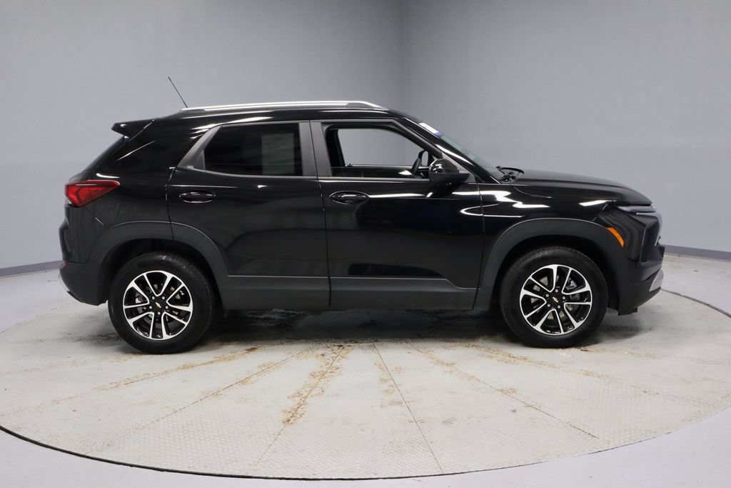 Used 2025 Chevrolet TrailBlazer LT AWD/4WD image 11