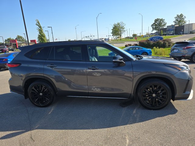 Used 2023 Toyota Highlander XSE FWD image 6