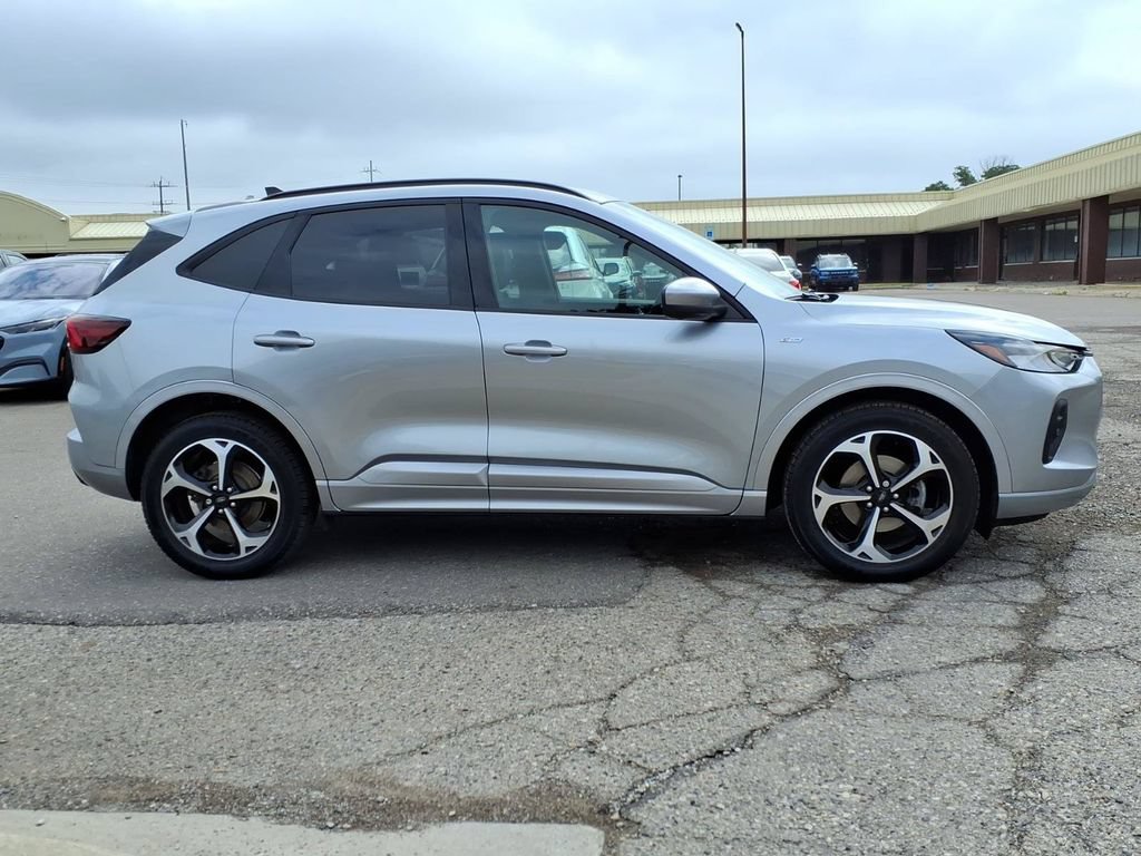 Certified 2023 Ford Escape ST-Line Select w/ Tech Pack #2 AWD/4WD image 6