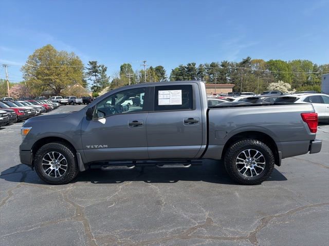 Used 2022 Nissan Titan SV image 2