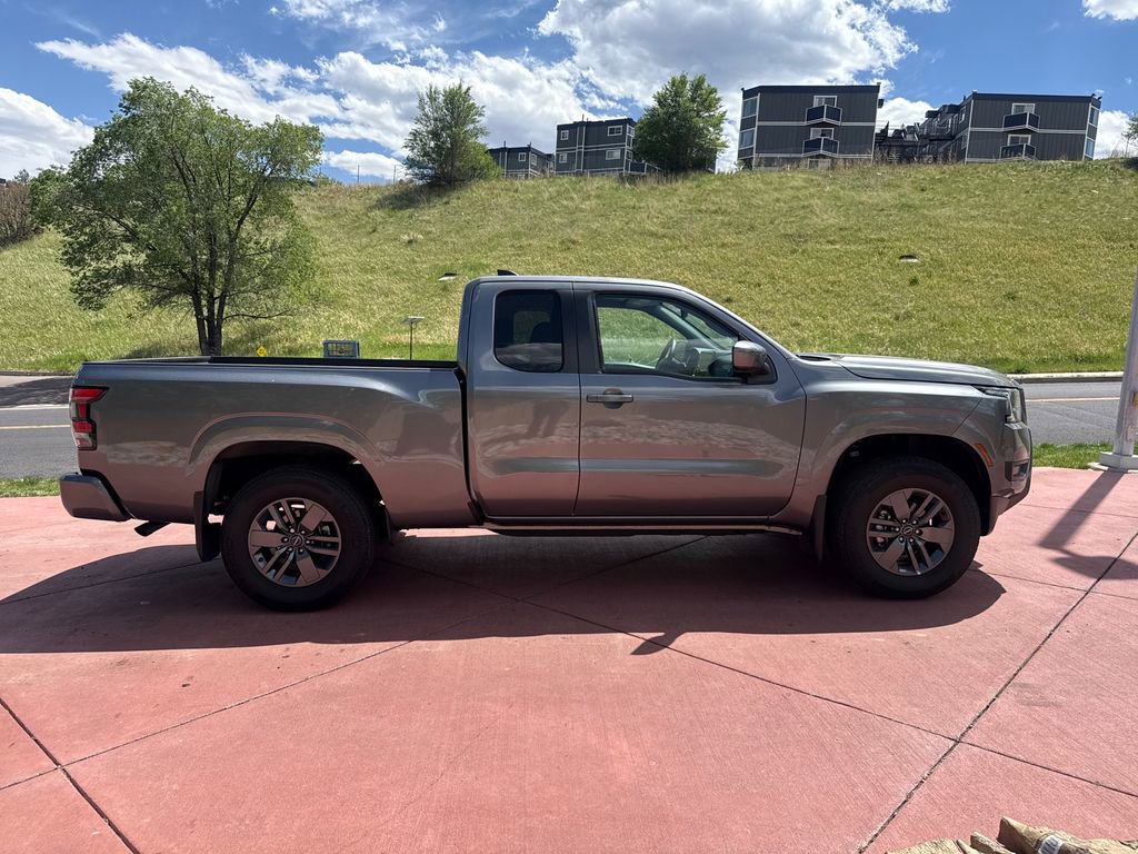 Used 2025 Nissan Frontier SV AWD/4WD image 8