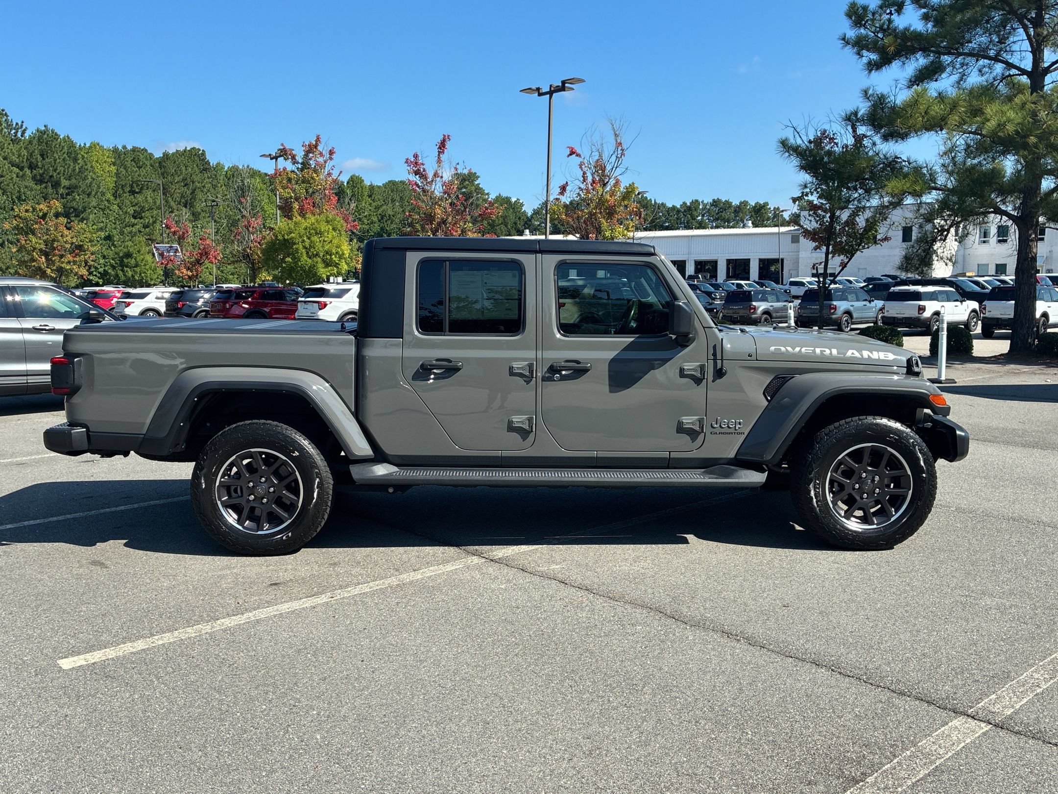 Used 2022 Jeep Gladiator Overland w/ Popular Equipment Package AWD/4WD image 3