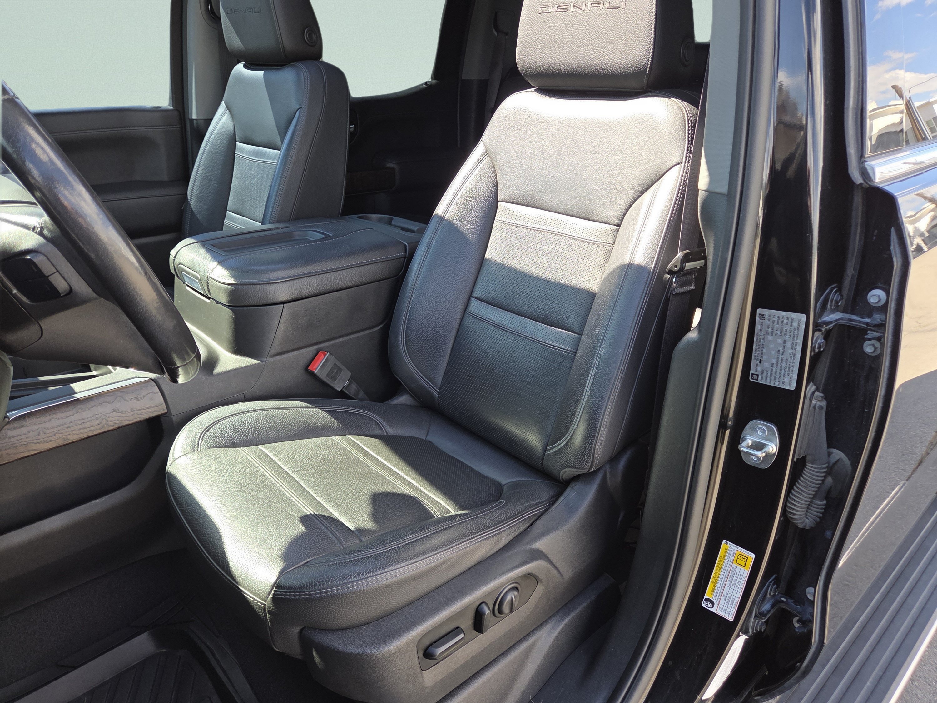 Used 2019 GMC Sierra 1500 Denali w/ Denali Ultimate Package AWD/4WD image 6