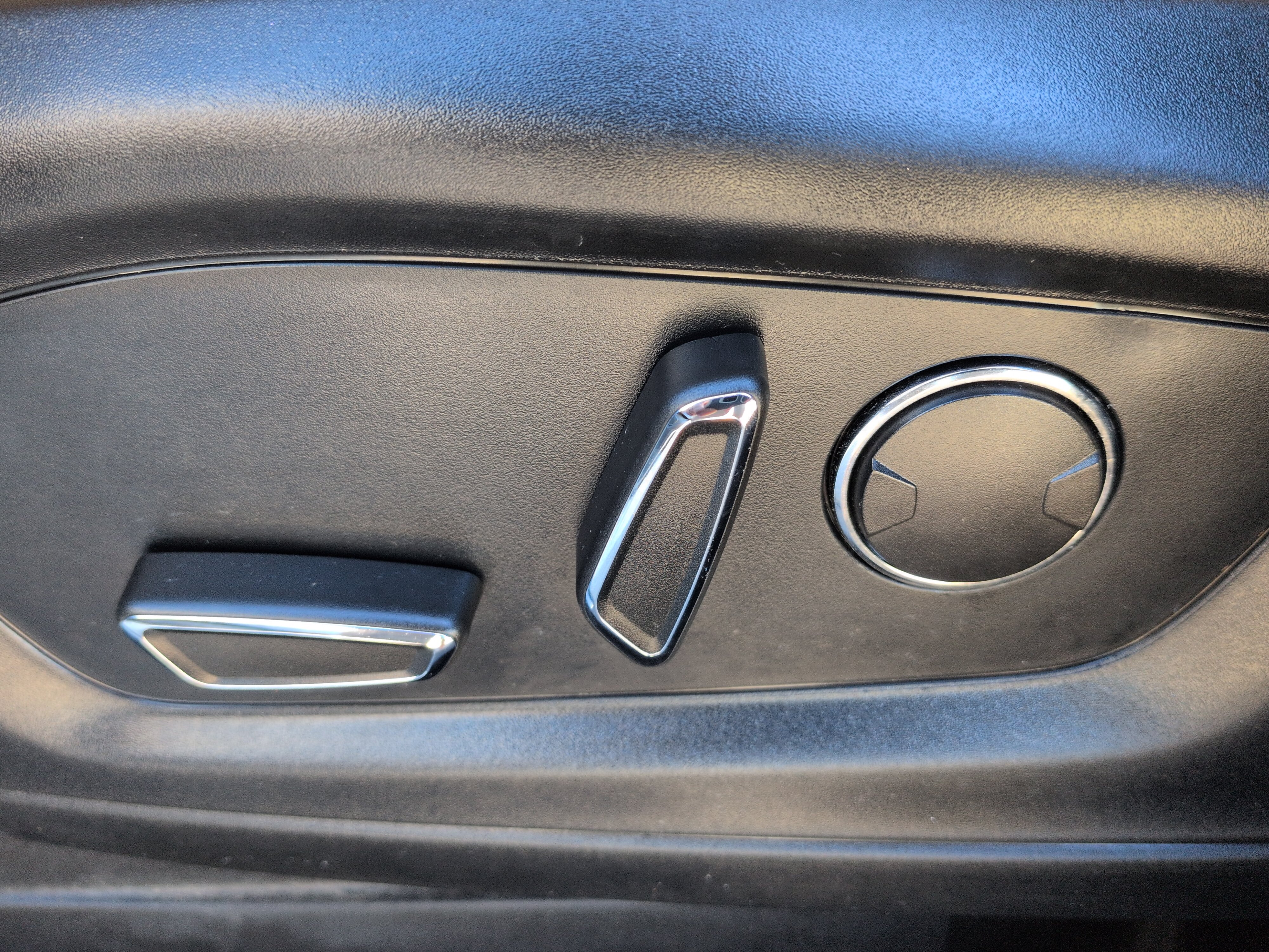 Certified 2020 Ford Explorer Limited RWD image 29
