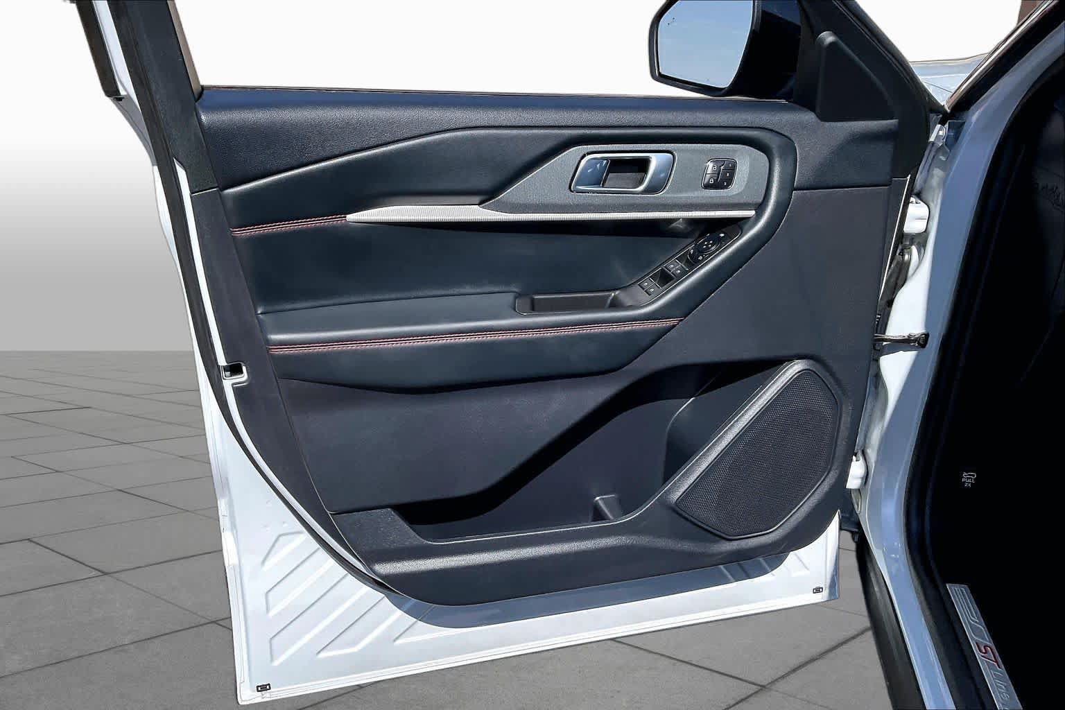 Certified 2026 Ford Explorer ST-Line w/ ST-Line Street Pack RWD image 20
