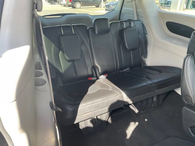 Used 2024 Chrysler Pacifica Touring-L FWD image 23