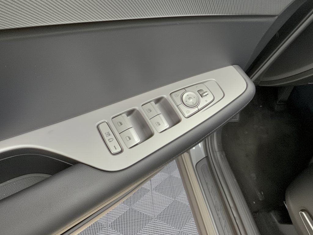 Used 2025 Hyundai Palisade SEL FWD image 15