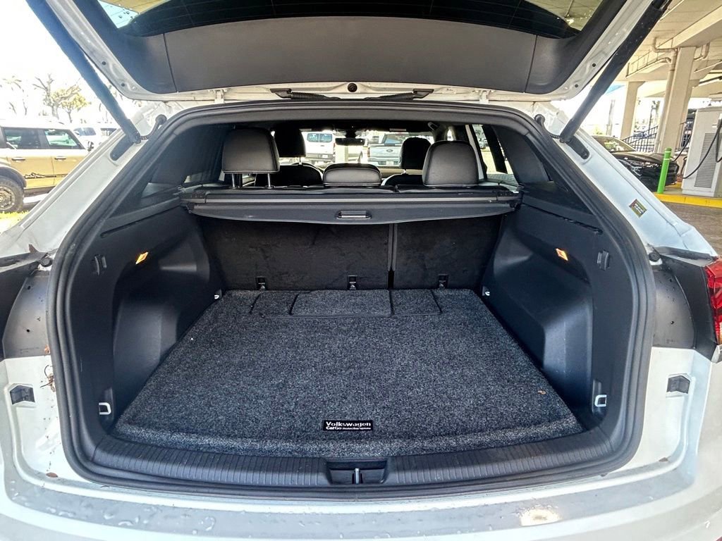Used 2022 Volkswagen Atlas Cross Sport SEL Premium R-Line image 34