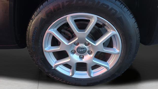 Used 2020 Jeep Renegade Latitude w/ Cold Weather Group image 28