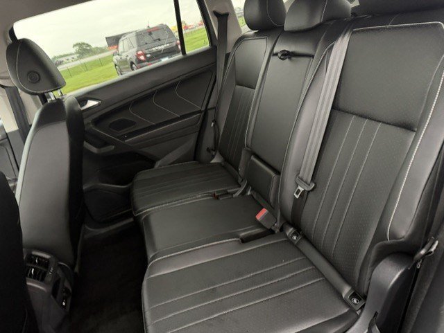 Used 2022 Volkswagen Tiguan SE AWD/4WD image 25