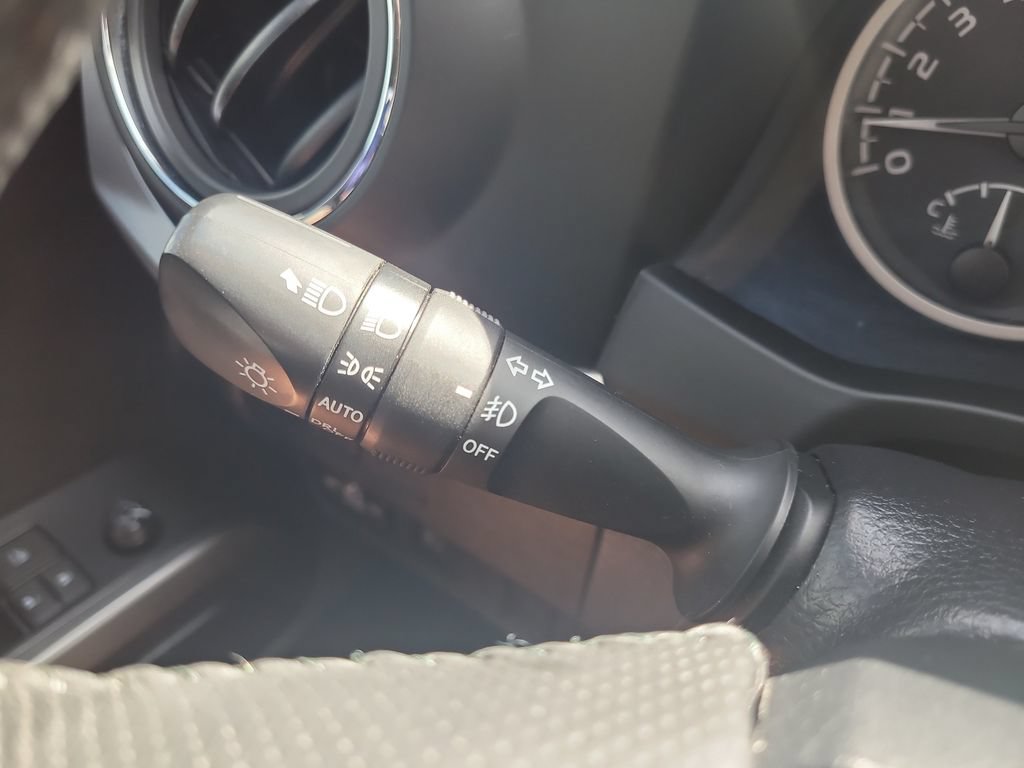 Used 2021 Toyota Tacoma SR5 RWD image 36