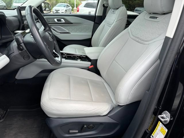Certified 2025 Ford Explorer Platinum w/ Ultimate Package AWD/4WD image 21