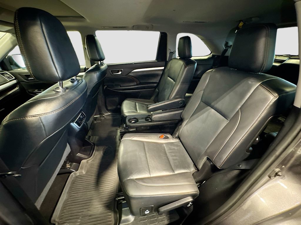 Used 2019 Toyota Highlander XLE AWD/4WD image 19