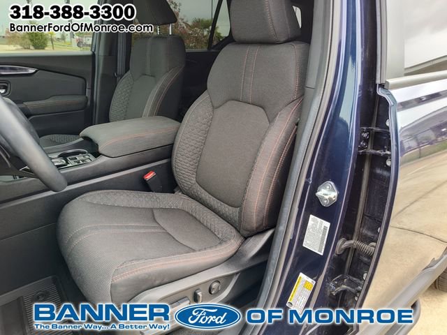 Used 2025 Honda Pilot Sport image 2