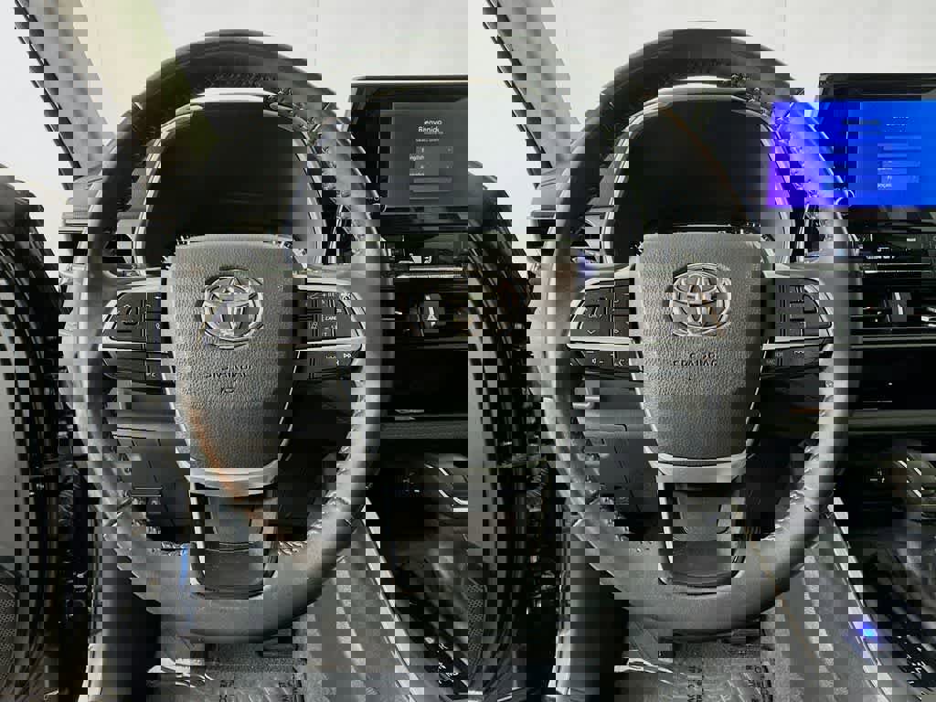 Used 2023 Toyota Highlander XLE image 16