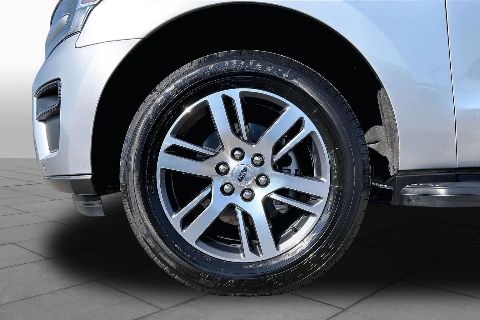 Certified 2024 Ford Expedition XLT RWD image 11