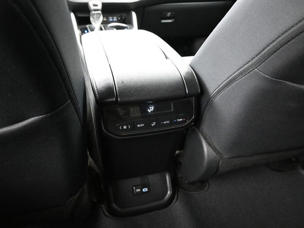 Used 2024 Toyota Highlander LE image 51