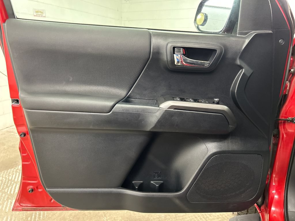 Used 2018 Toyota Tacoma TRD Sport RWD image 16
