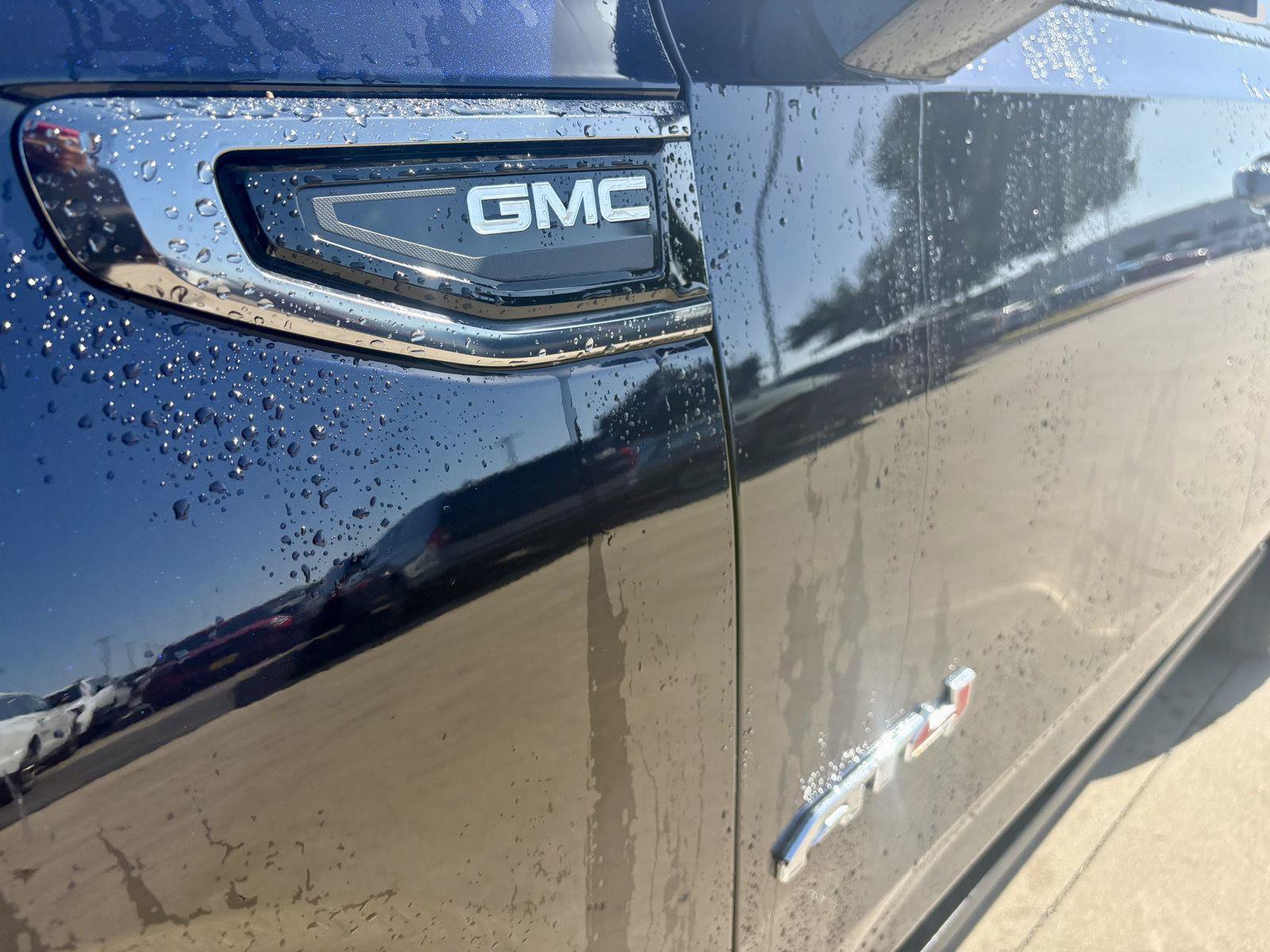 Used 2024 GMC Yukon AT4 w/ AT4 Premium Package AWD/4WD image 9
