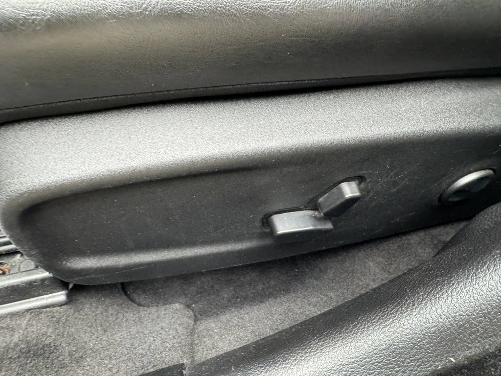 Used 2019 Chrysler 300 Limited RWD image 11
