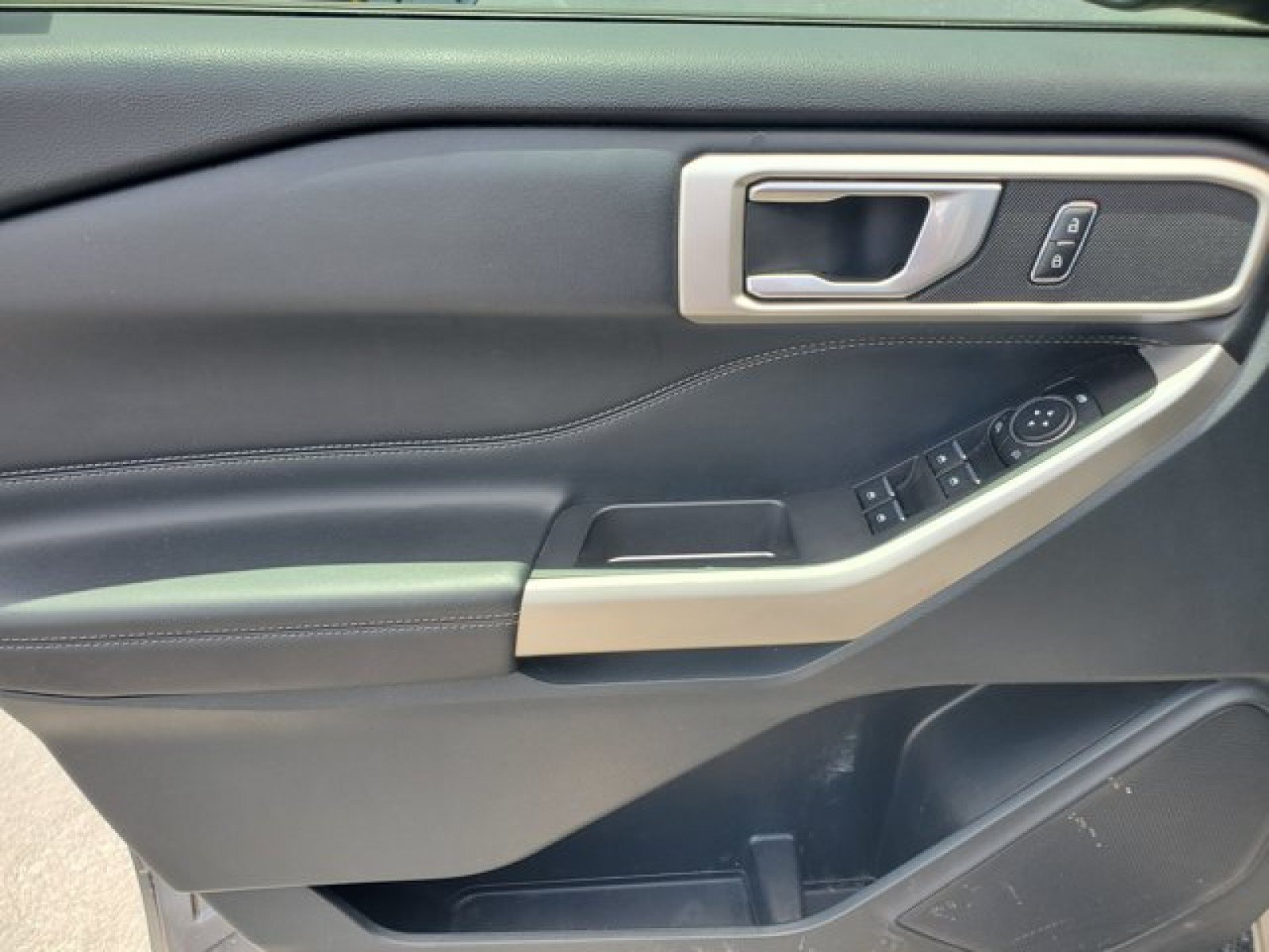 Certified 2023 Ford Explorer XLT RWD image 13