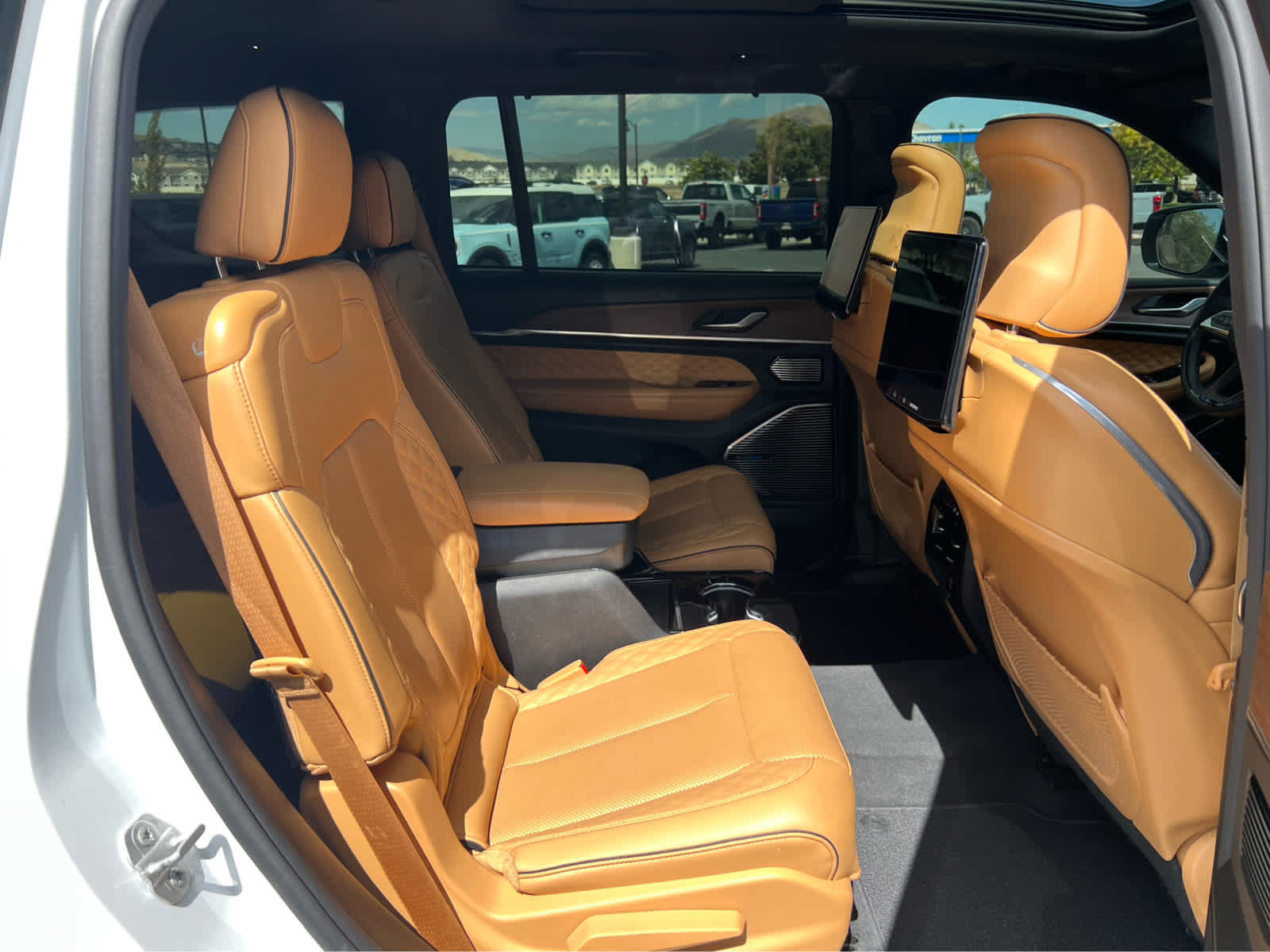 Used 2023 Jeep Grand Cherokee L Summit w/ Advanced Protech Group IV AWD/4WD image 18