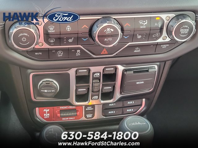 Used 2024 Jeep Gladiator Rubicon w/ Technology Group AWD/4WD image 15