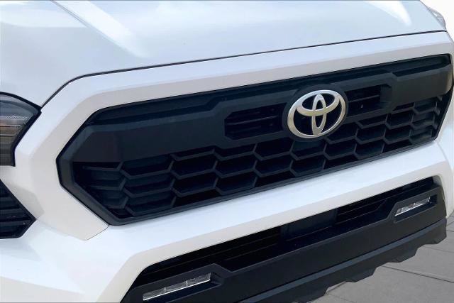 Used 2024 Toyota Tacoma TRD Off-Road AWD/4WD image 29