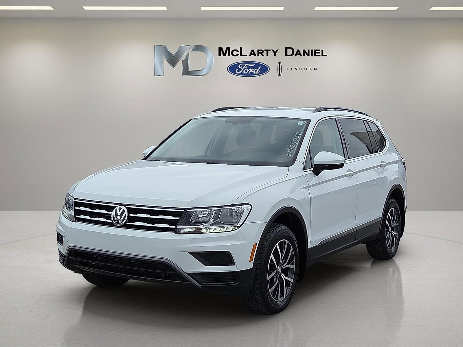 Used 2020 Volkswagen Tiguan SE image 2
