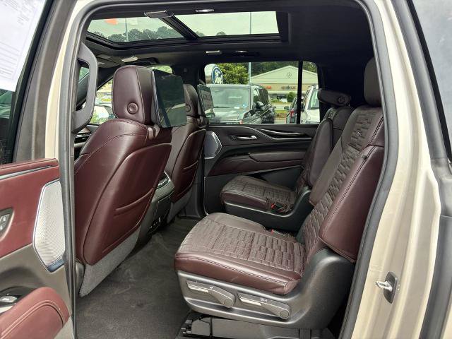 Used 2022 Cadillac Escalade ESV Sport Platinum w/ LPO, ONYX Package AWD/4WD image 11