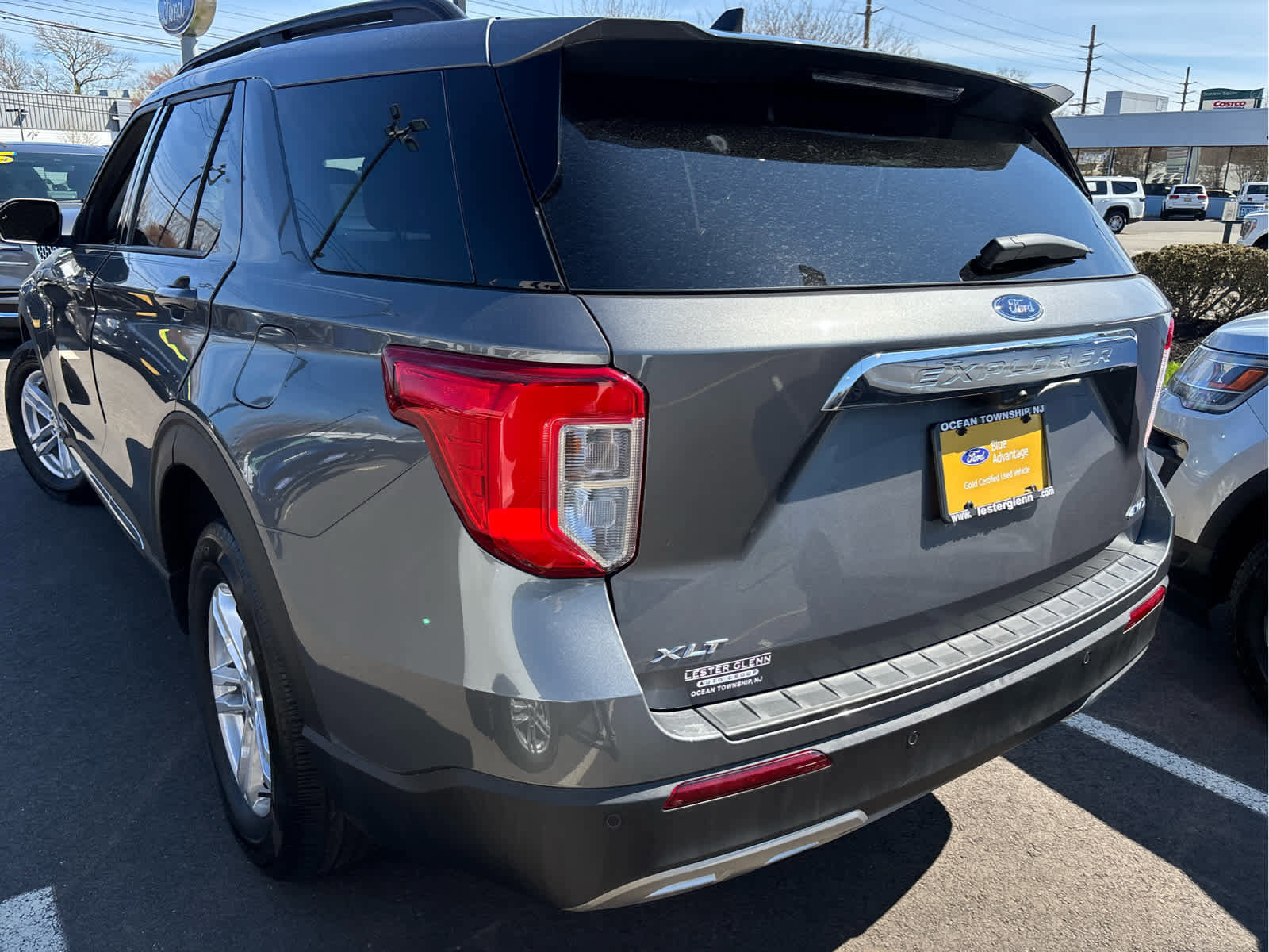 Certified 2023 Ford Explorer XLT w/ Equipment Group 202A image 3