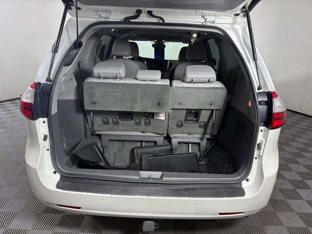 Used 2018 Toyota Sienna XLE w/ XLE Navigation Package image 33