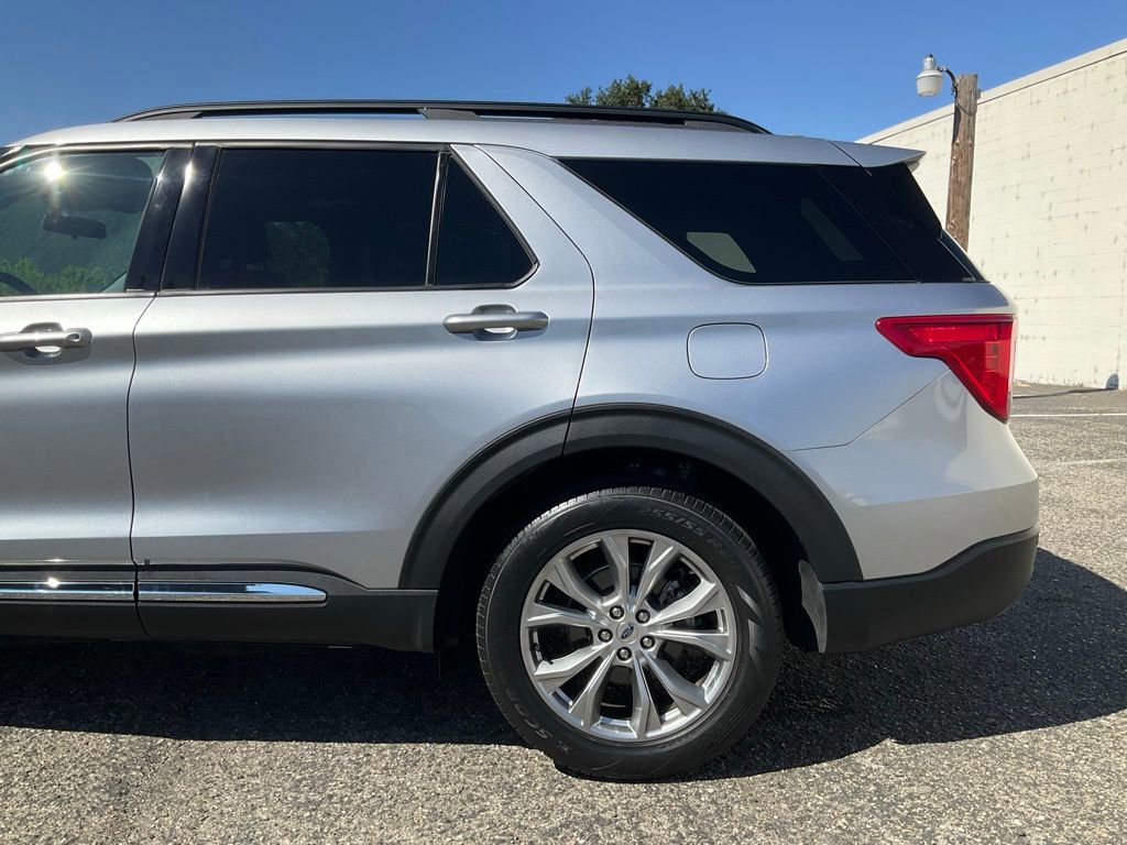 Certified 2022 Ford Explorer XLT w/ Equipment Group 202A image 8