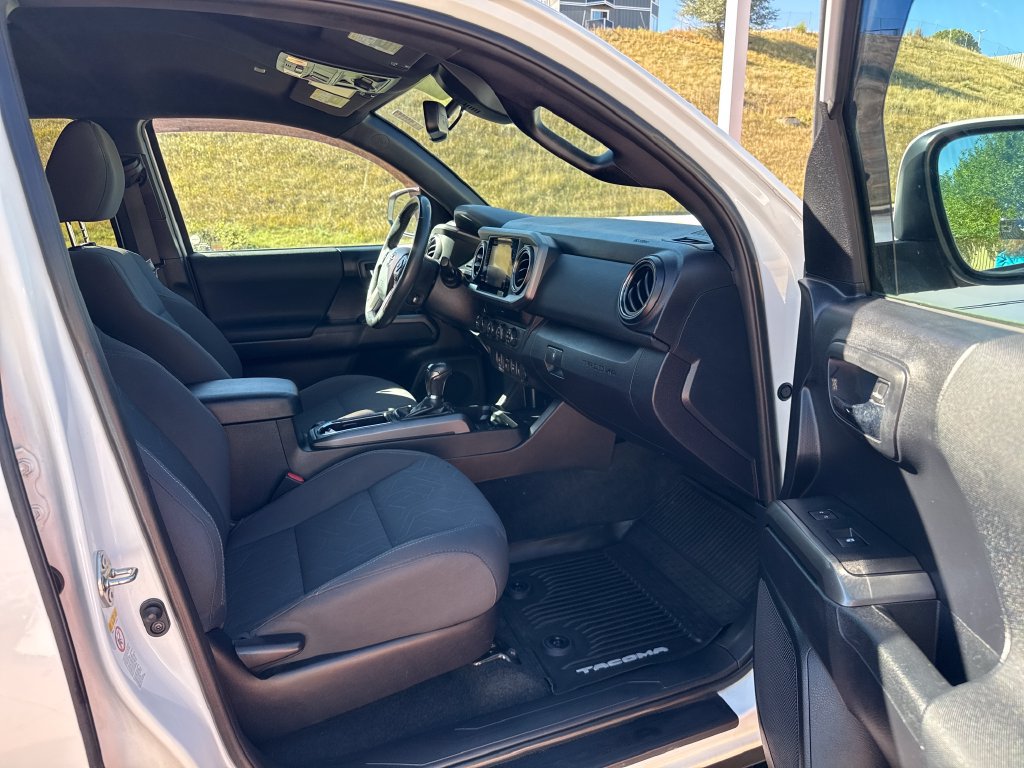 Used 2019 Toyota Tacoma TRD Off-Road AWD/4WD image 29