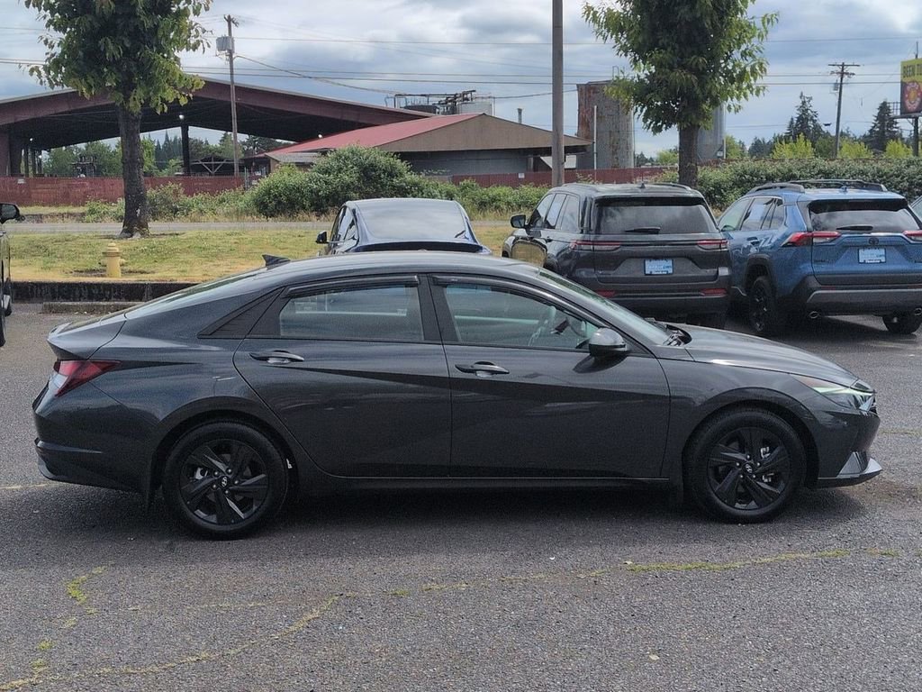 Used 2023 Hyundai Elantra SEL FWD image 6