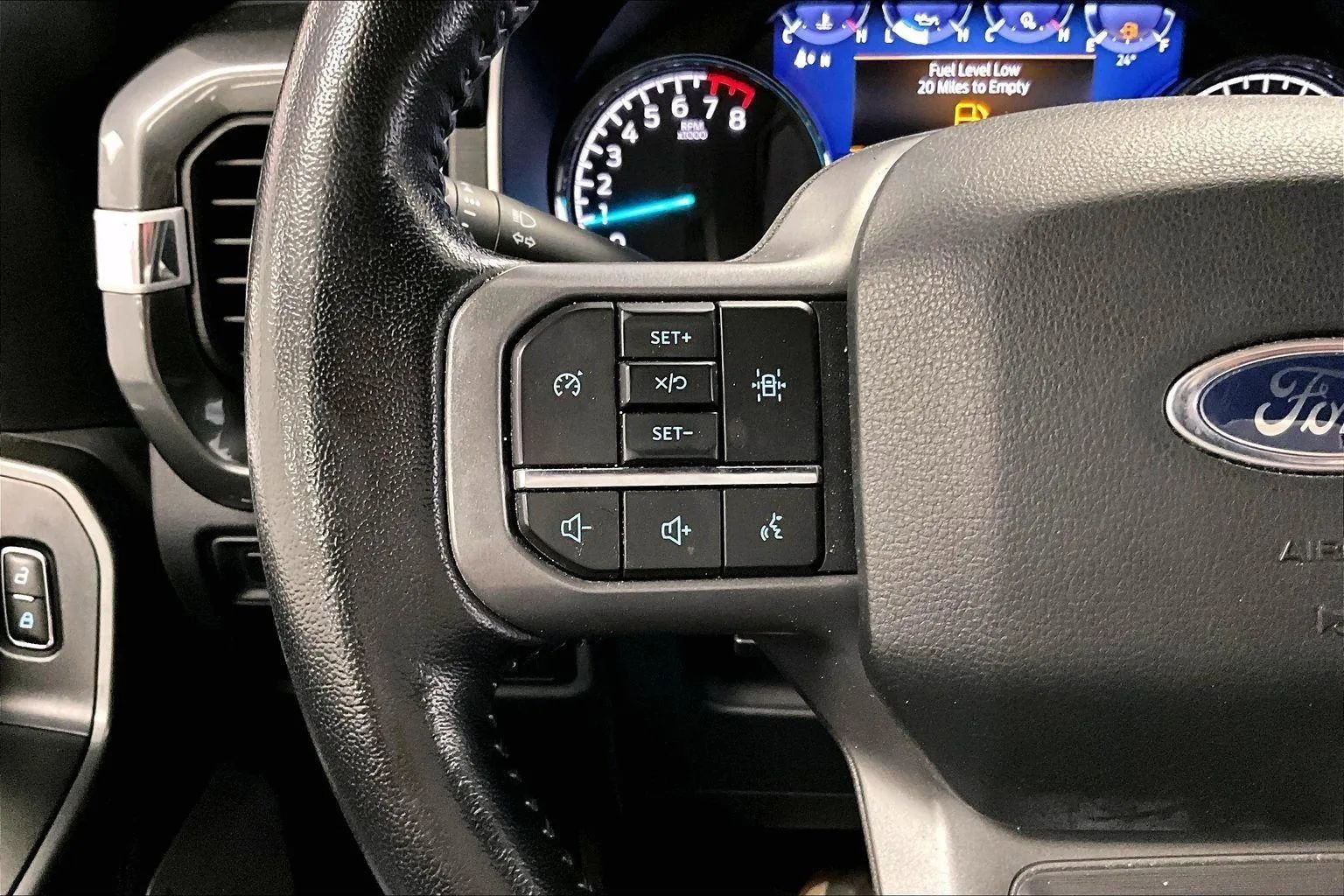 Certified 2022 Ford F150 XLT w/ Equipment Group 302A High image 17