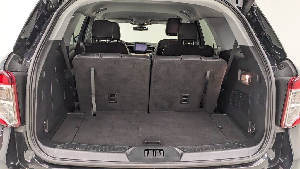 Certified 2022 Ford Explorer XLT w/ Equipment Group 202A image 7