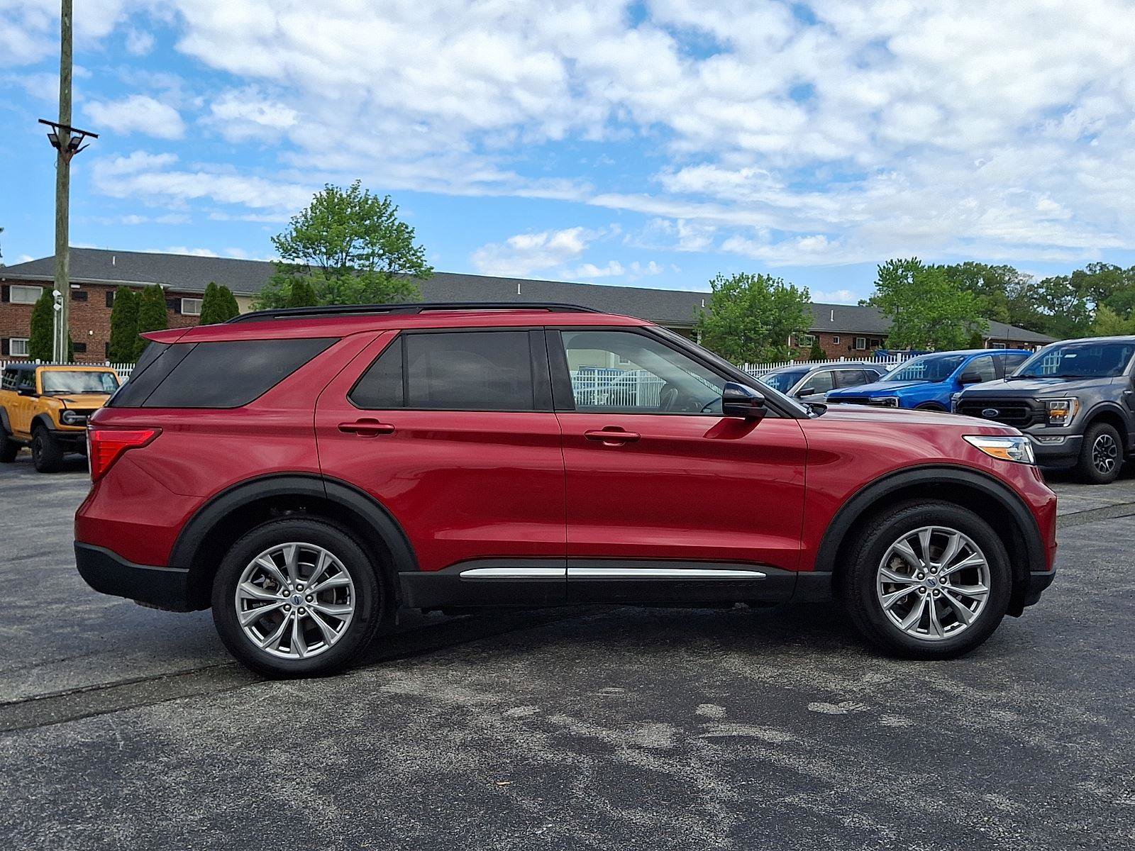 Certified 2023 Ford Explorer XLT w/ Equipment Group 202A AWD/4WD image 7