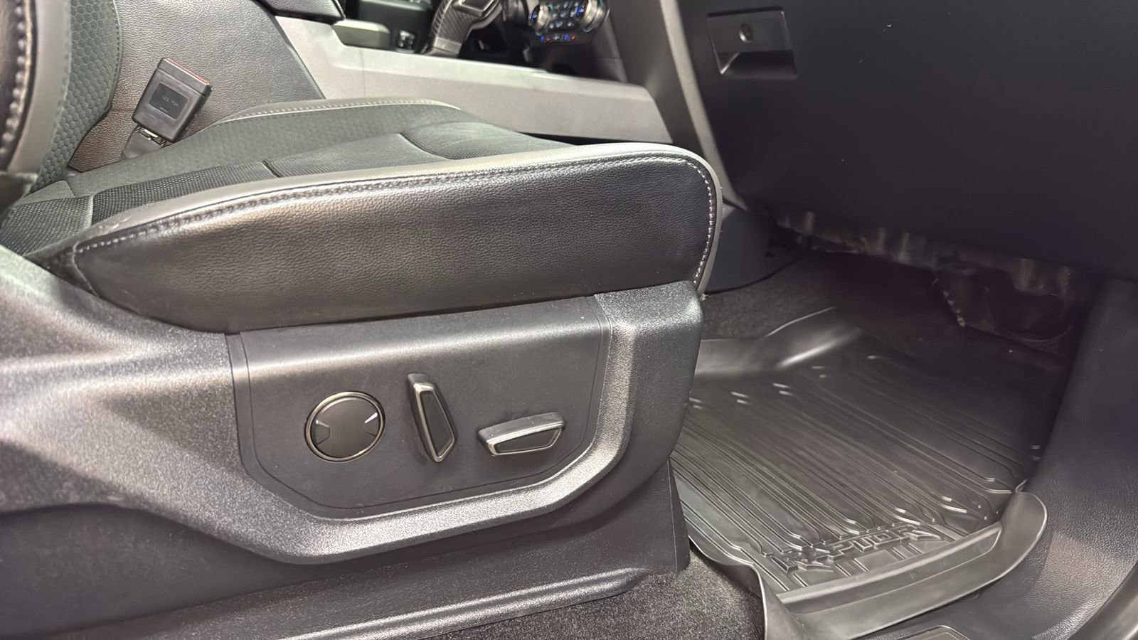 Certified 2020 Ford F150 Raptor w/ Equipment Group 802A Luxury image 25