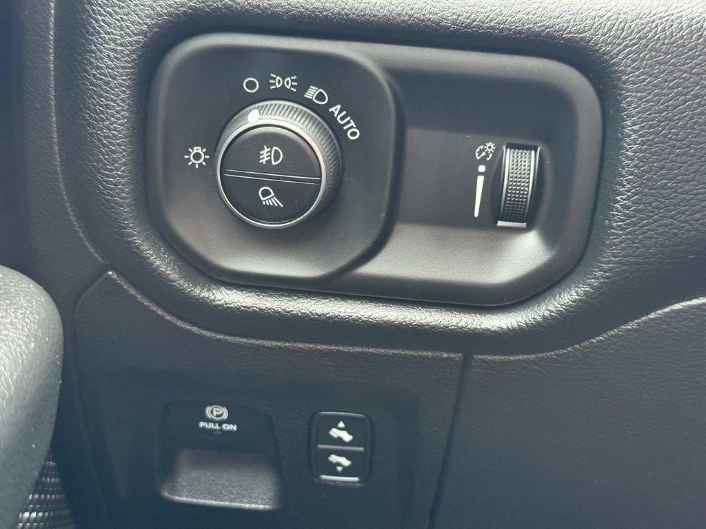 Used 2020 RAM 1500 Big Horn AWD/4WD image 42