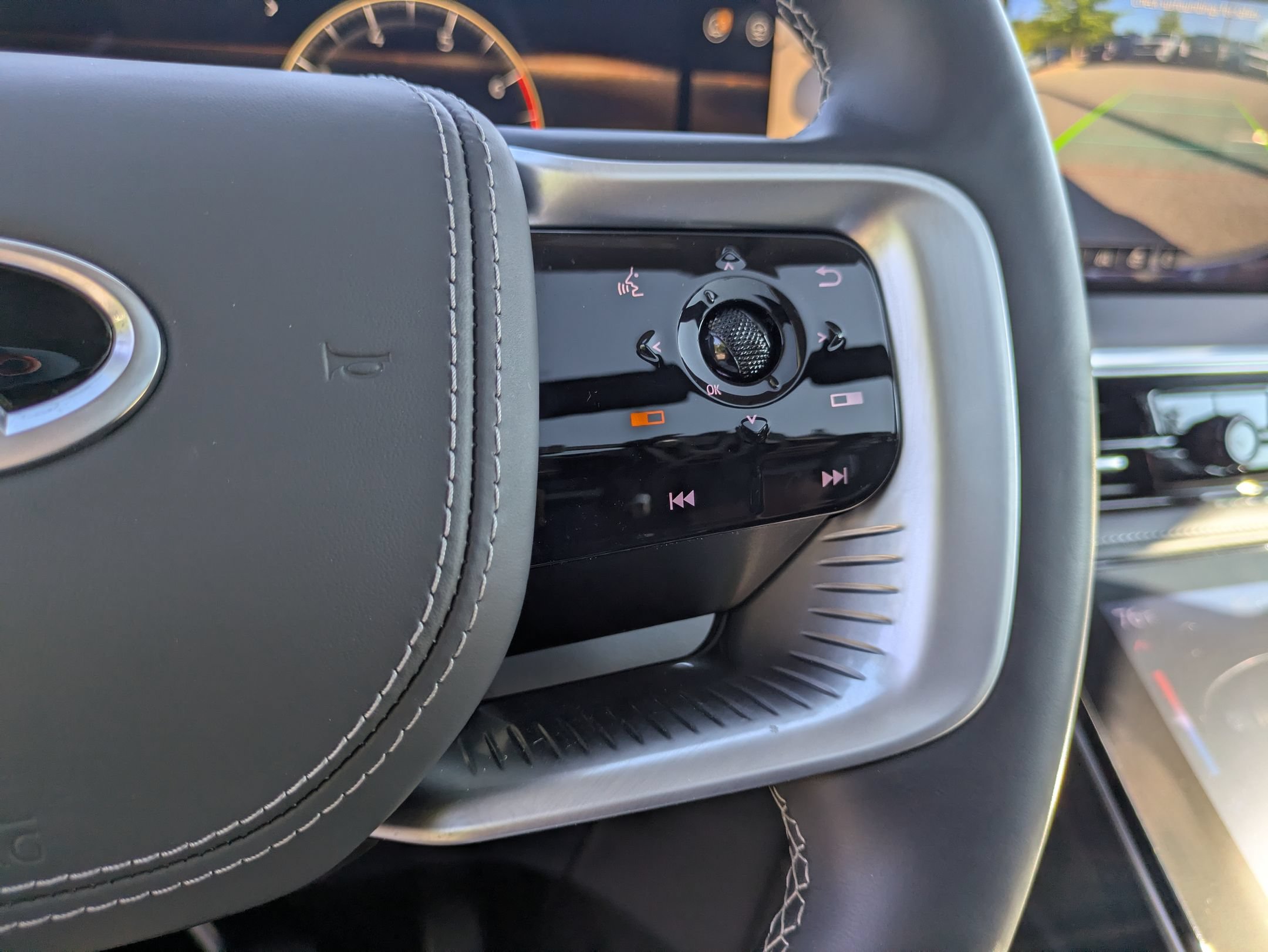 Used 2025 INFINITI QX80 Sensory AWD/4WD image 19