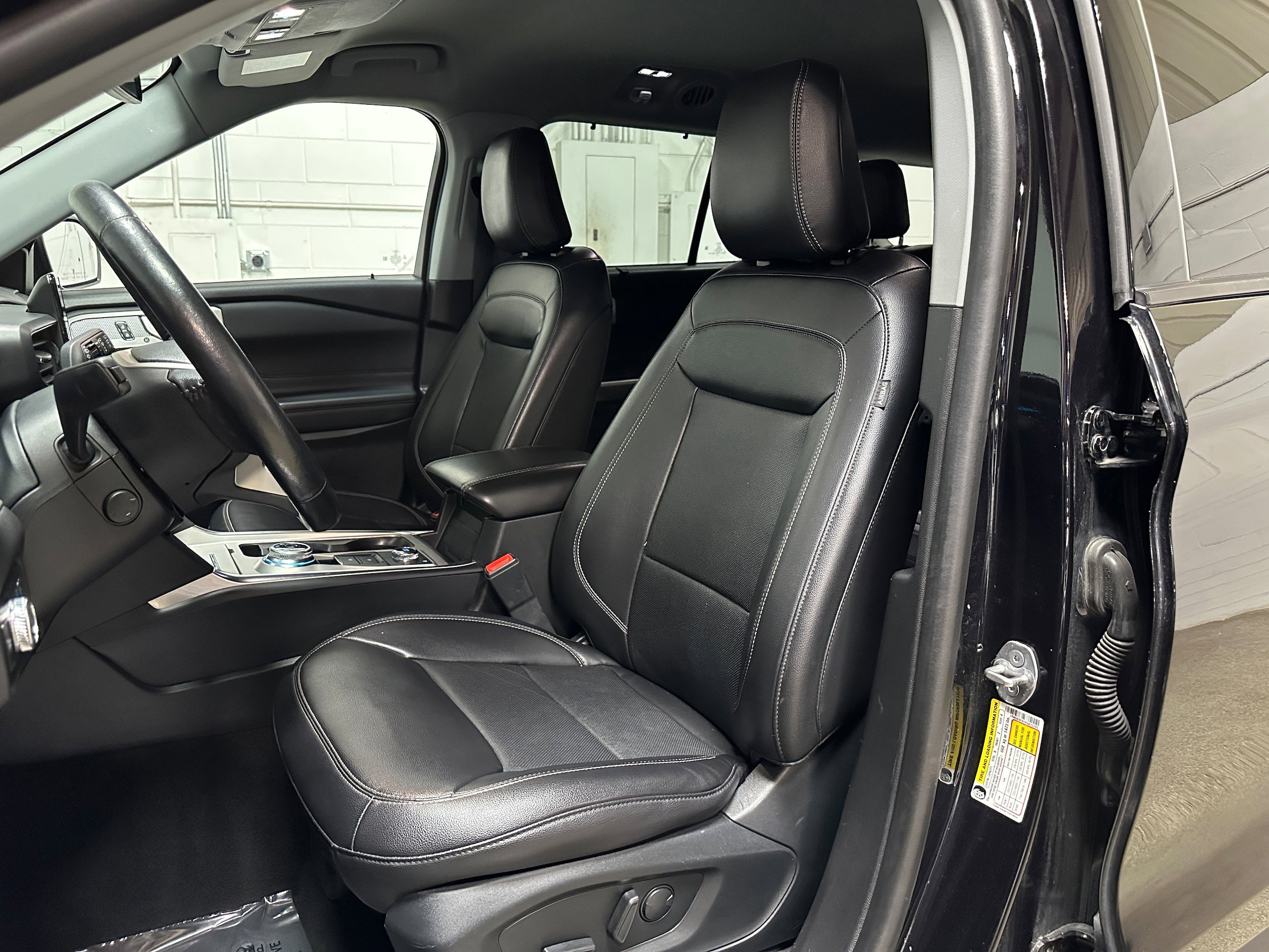 Certified 2023 Ford Explorer Limited w/ Equipment Group 301A AWD/4WD image 9